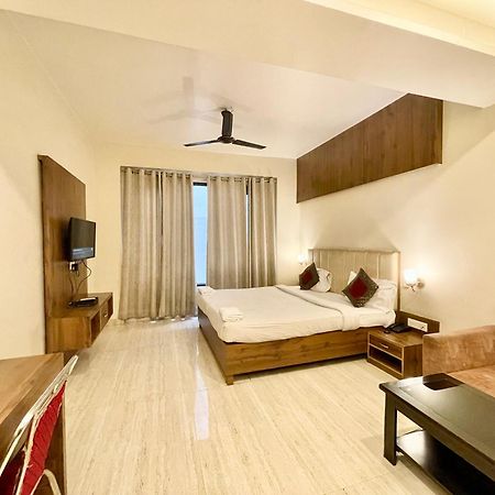 Hotel Rudraksh ! Varanasi !Fully-Air-Conditioned Hotel At Prime Location With Parking Availability, Near Kashi Vishwanath Temple, And Ganga Ghat 2 Exterior photo