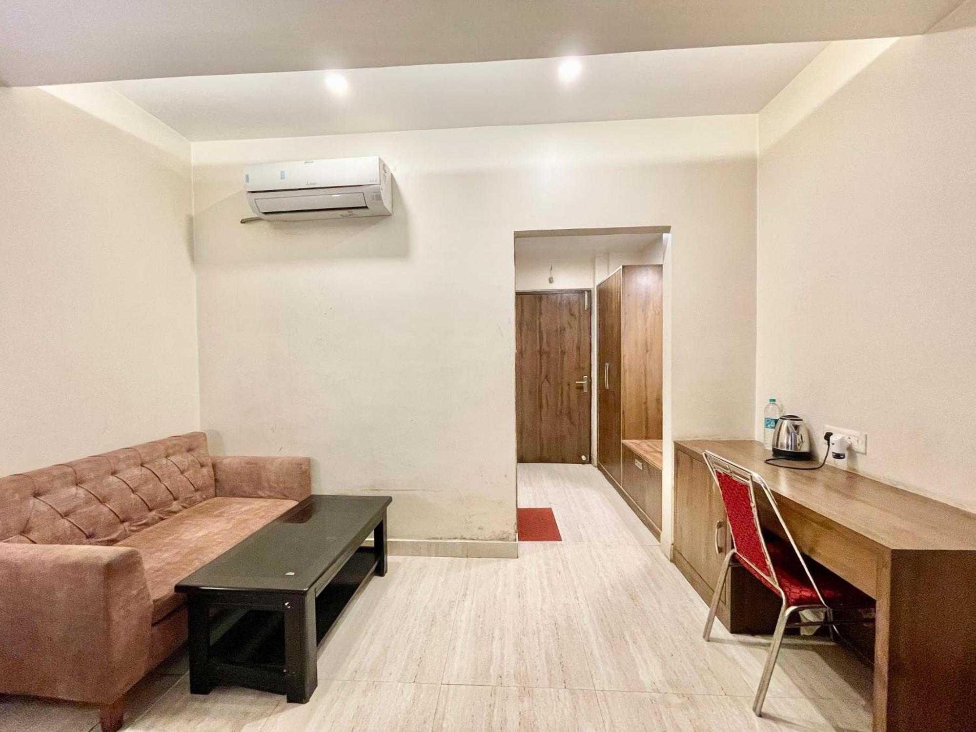 Hotel Rudraksh ! Varanasi !Fully-Air-Conditioned Hotel At Prime Location With Parking Availability, Near Kashi Vishwanath Temple, And Ganga Ghat 2 Exterior photo