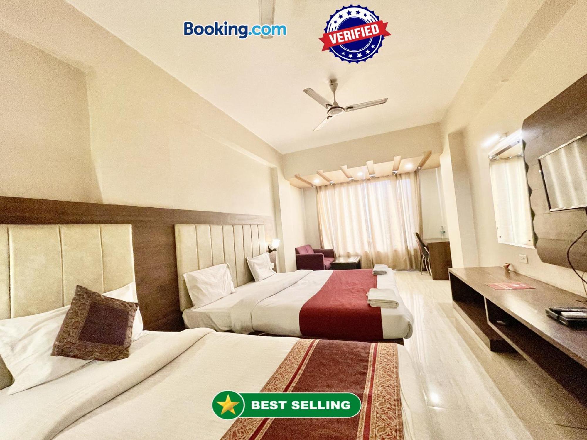 Hotel Rudraksh ! Varanasi !Fully-Air-Conditioned Hotel At Prime Location With Parking Availability, Near Kashi Vishwanath Temple, And Ganga Ghat 2 Exterior photo