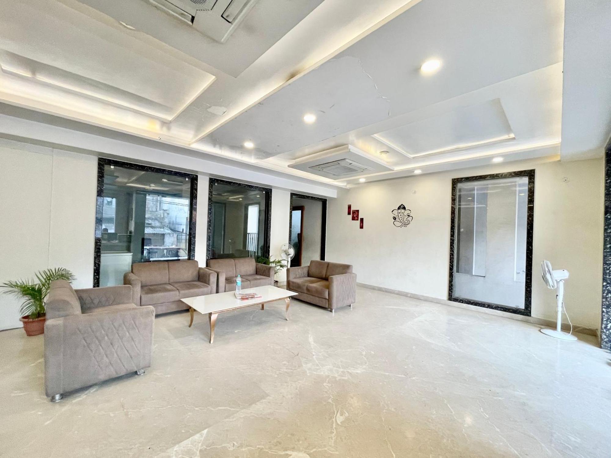 Hotel Rudraksh ! Varanasi !Fully-Air-Conditioned Hotel At Prime Location With Parking Availability, Near Kashi Vishwanath Temple, And Ganga Ghat 2 Exterior photo