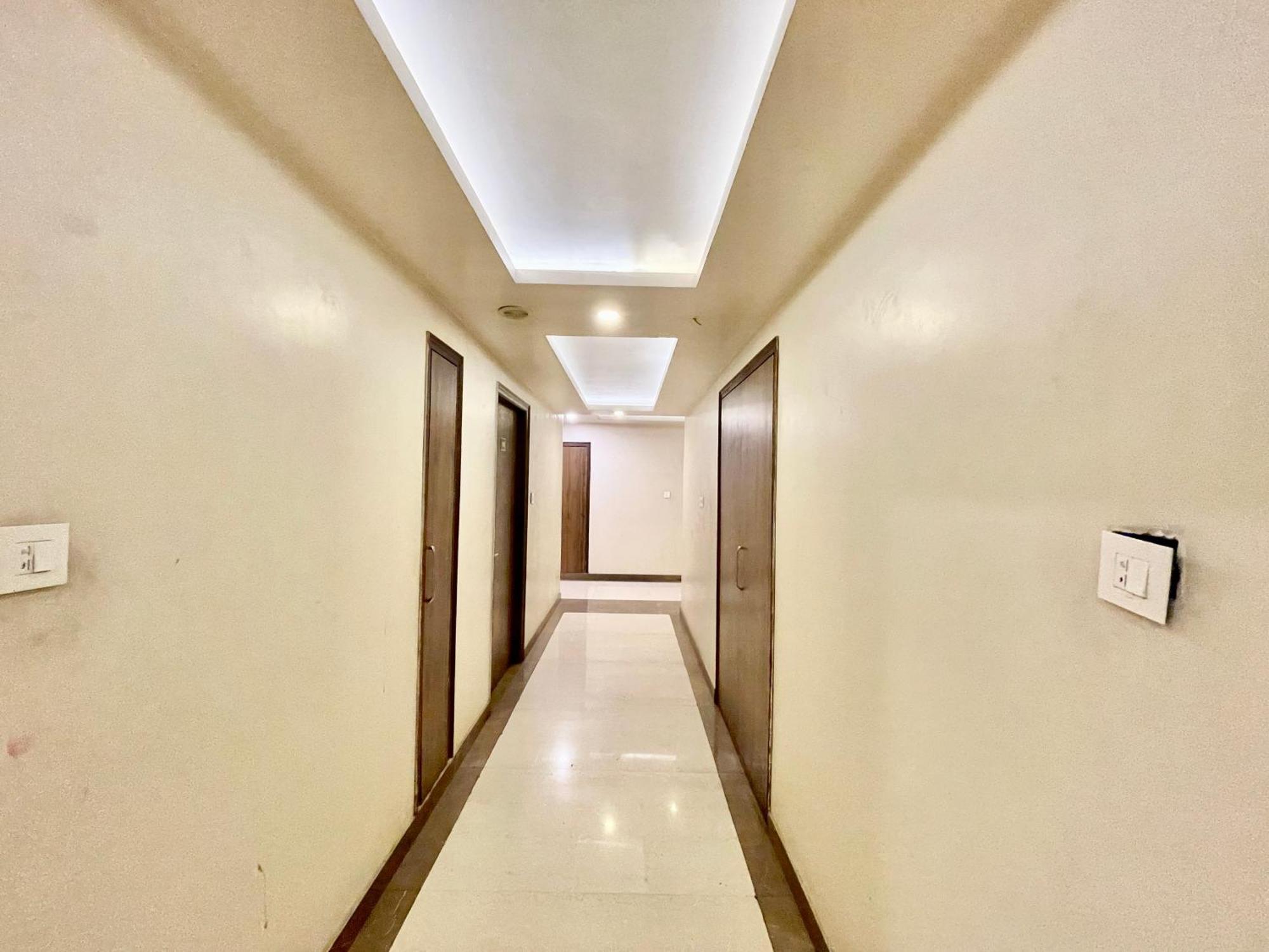 Hotel Rudraksh ! Varanasi !Fully-Air-Conditioned Hotel At Prime Location With Parking Availability, Near Kashi Vishwanath Temple, And Ganga Ghat 2 Exterior photo