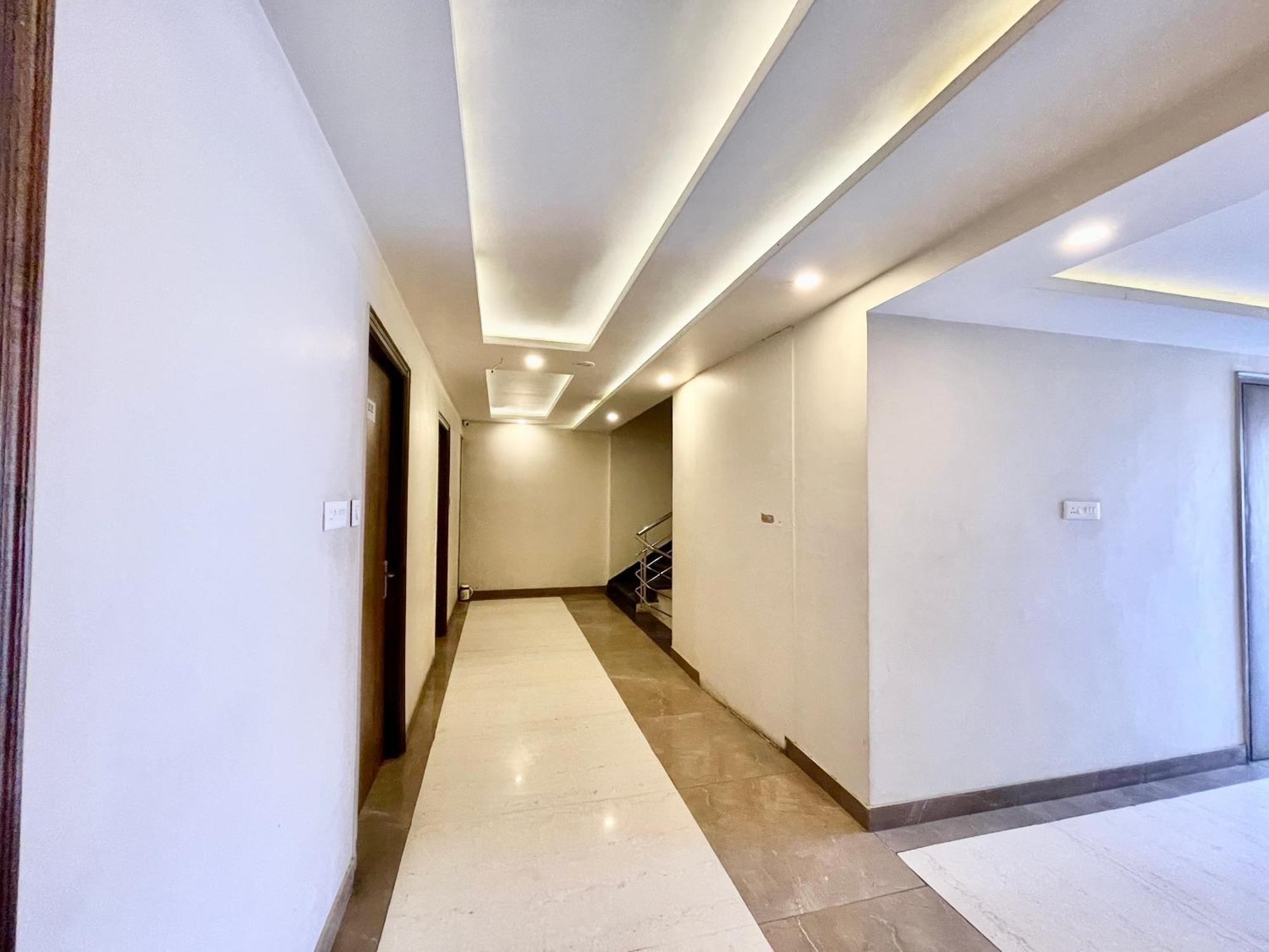 Hotel Rudraksh ! Varanasi !Fully-Air-Conditioned Hotel At Prime Location With Parking Availability, Near Kashi Vishwanath Temple, And Ganga Ghat 2 Exterior photo