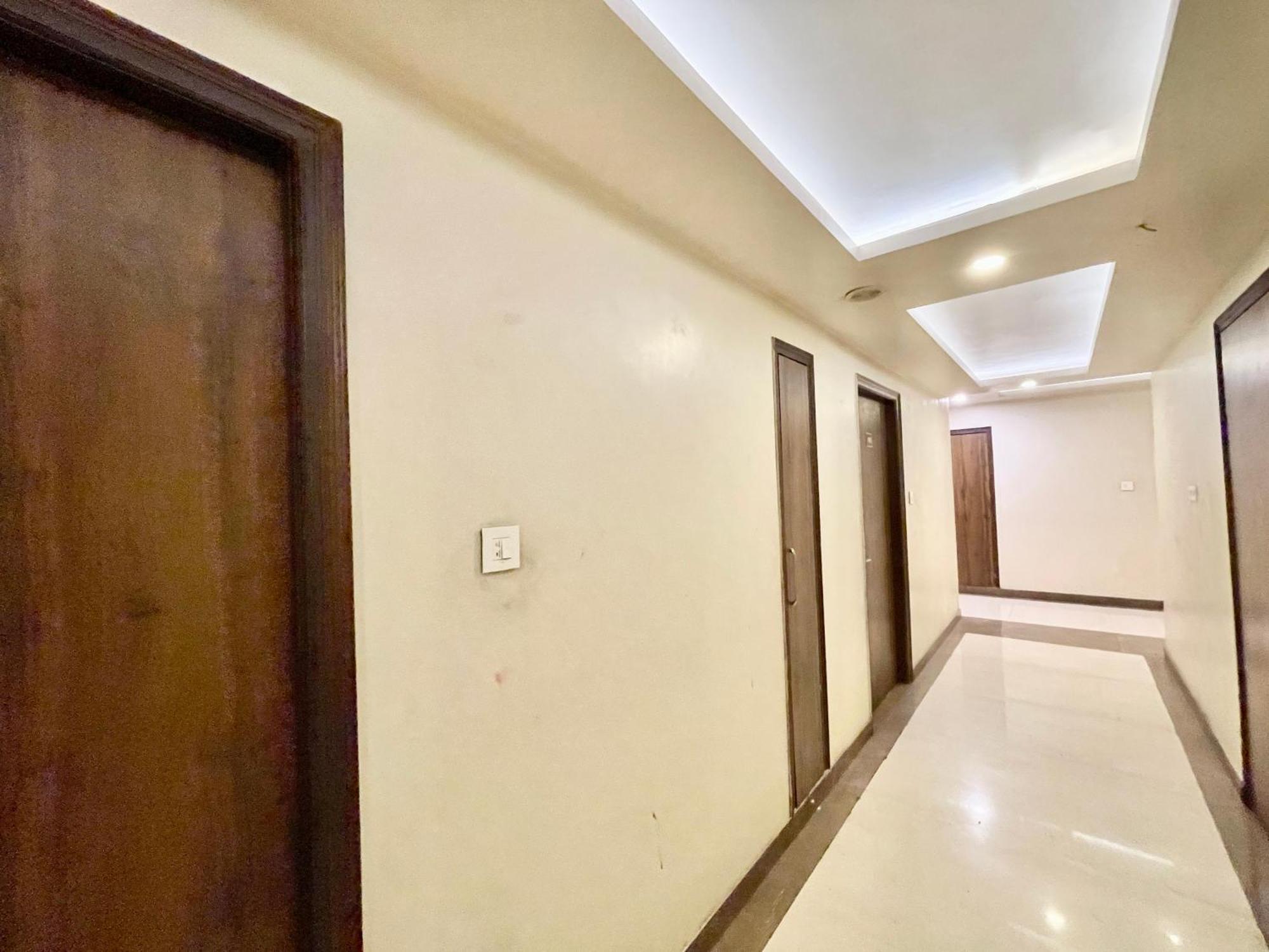 Hotel Rudraksh ! Varanasi !Fully-Air-Conditioned Hotel At Prime Location With Parking Availability, Near Kashi Vishwanath Temple, And Ganga Ghat 2 Exterior photo