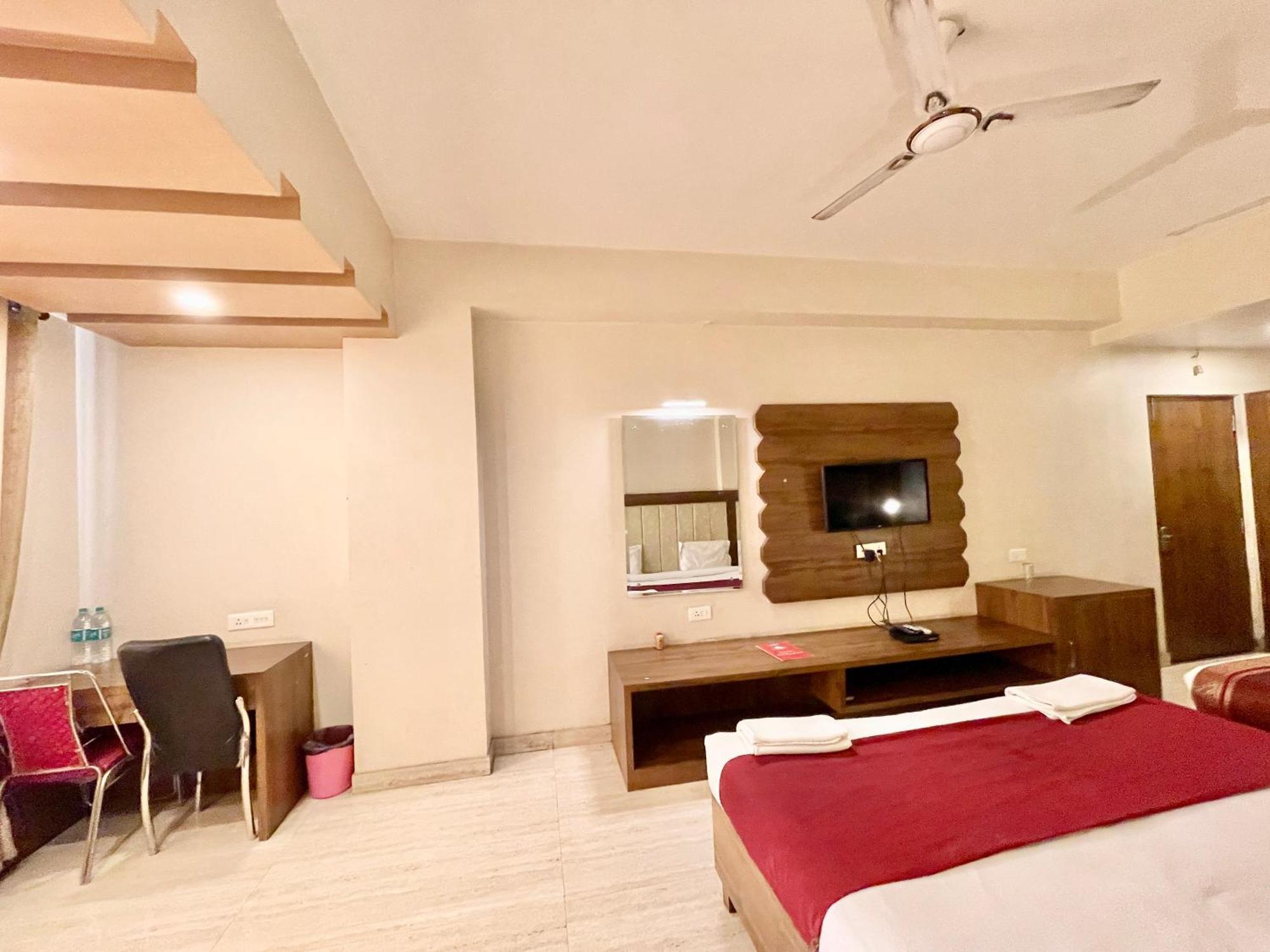 Hotel Rudraksh ! Varanasi !Fully-Air-Conditioned Hotel At Prime Location With Parking Availability, Near Kashi Vishwanath Temple, And Ganga Ghat 2 Exterior photo