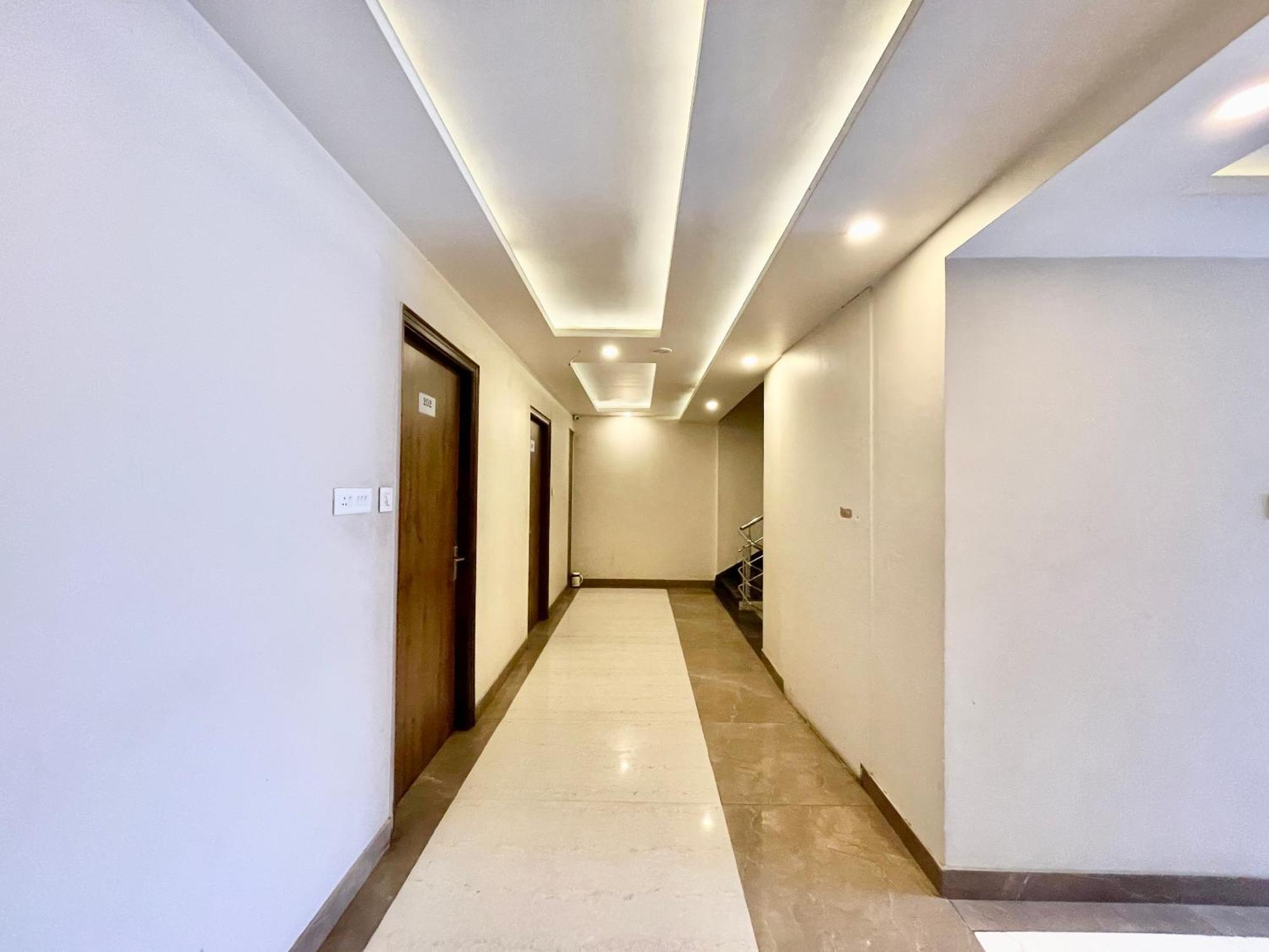 Hotel Rudraksh ! Varanasi !Fully-Air-Conditioned Hotel At Prime Location With Parking Availability, Near Kashi Vishwanath Temple, And Ganga Ghat 2 Exterior photo