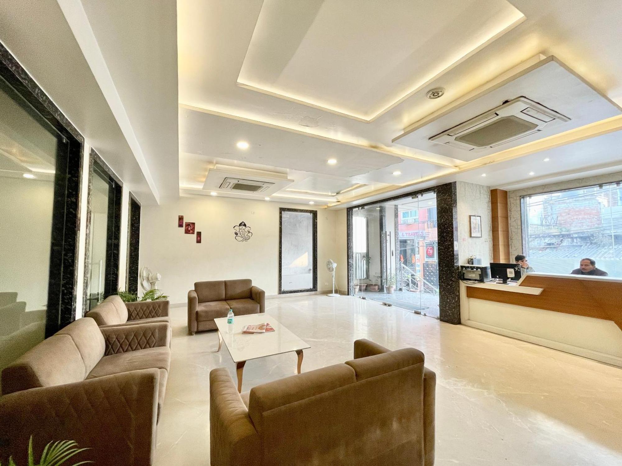 Hotel Rudraksh ! Varanasi !Fully-Air-Conditioned Hotel At Prime Location With Parking Availability, Near Kashi Vishwanath Temple, And Ganga Ghat 2 Exterior photo