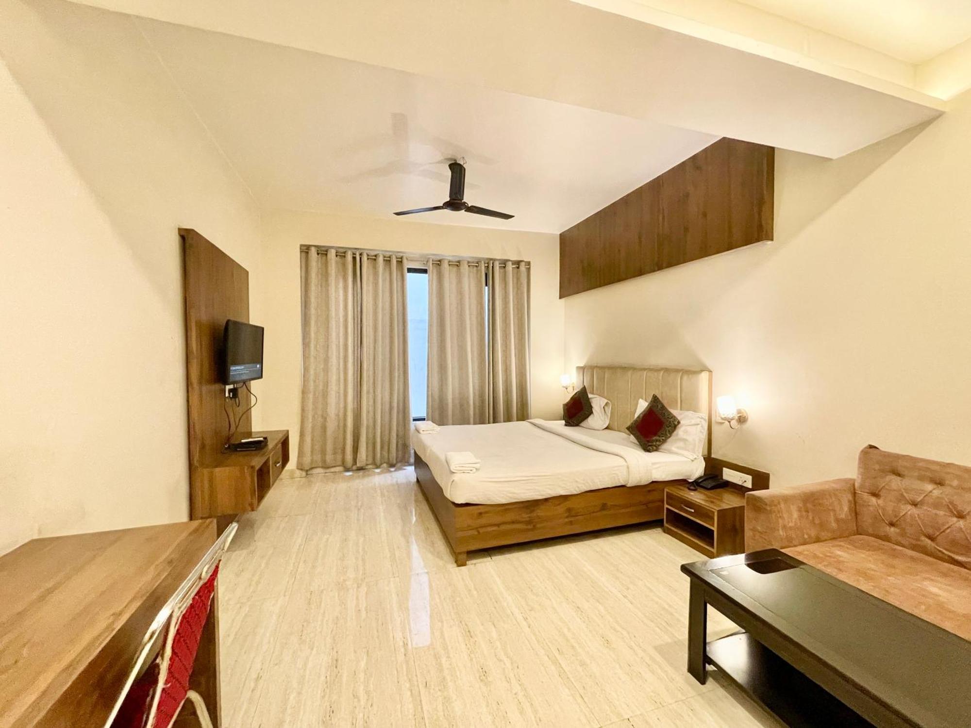Hotel Rudraksh ! Varanasi !Fully-Air-Conditioned Hotel At Prime Location With Parking Availability, Near Kashi Vishwanath Temple, And Ganga Ghat 2 Exterior photo