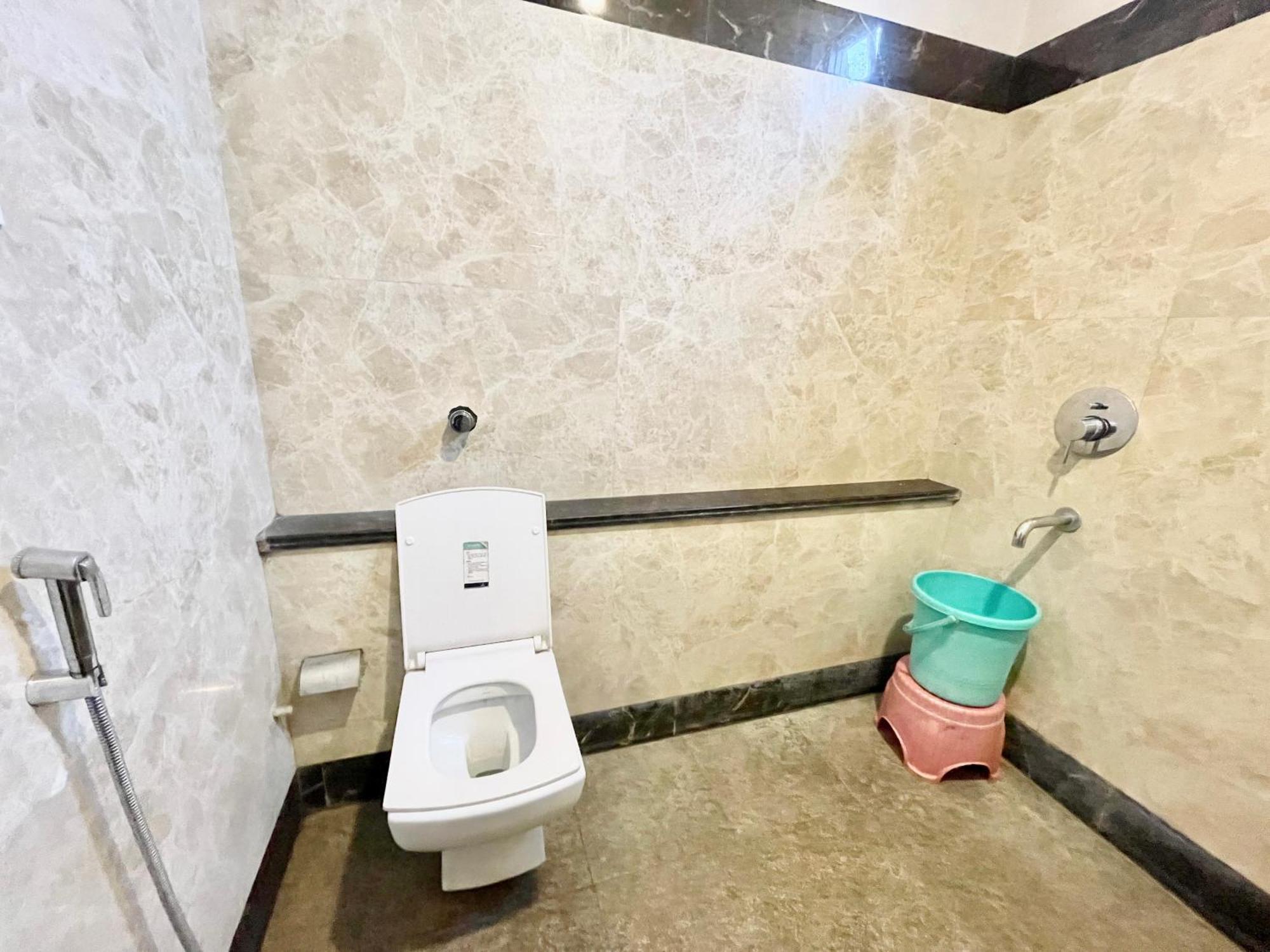 Hotel Rudraksh ! Varanasi !Fully-Air-Conditioned Hotel At Prime Location With Parking Availability, Near Kashi Vishwanath Temple, And Ganga Ghat 2 Exterior photo