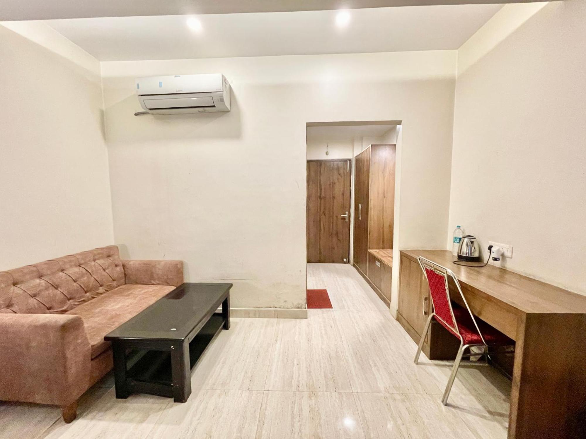 Hotel Rudraksh ! Varanasi !Fully-Air-Conditioned Hotel At Prime Location With Parking Availability, Near Kashi Vishwanath Temple, And Ganga Ghat 2 Exterior photo