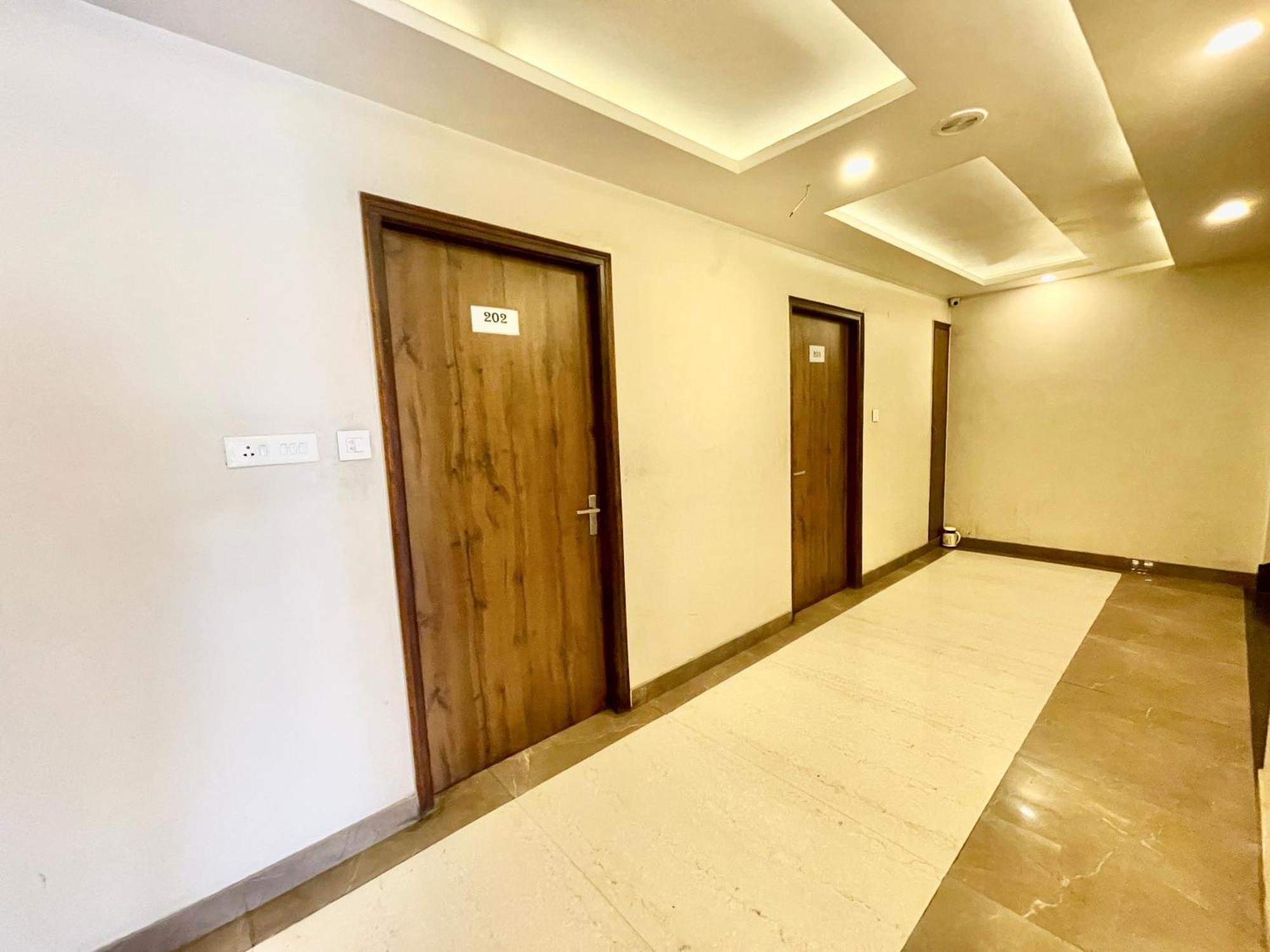 Hotel Rudraksh ! Varanasi !Fully-Air-Conditioned Hotel At Prime Location With Parking Availability, Near Kashi Vishwanath Temple, And Ganga Ghat 2 Exterior photo