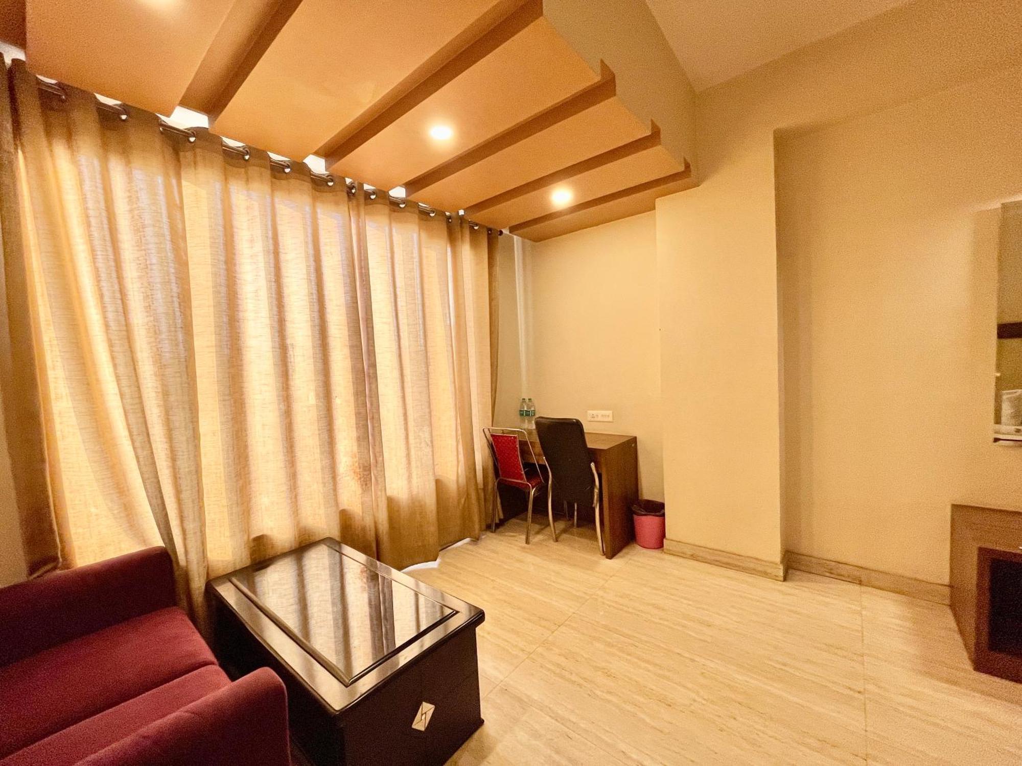 Hotel Rudraksh ! Varanasi !Fully-Air-Conditioned Hotel At Prime Location With Parking Availability, Near Kashi Vishwanath Temple, And Ganga Ghat 2 Exterior photo