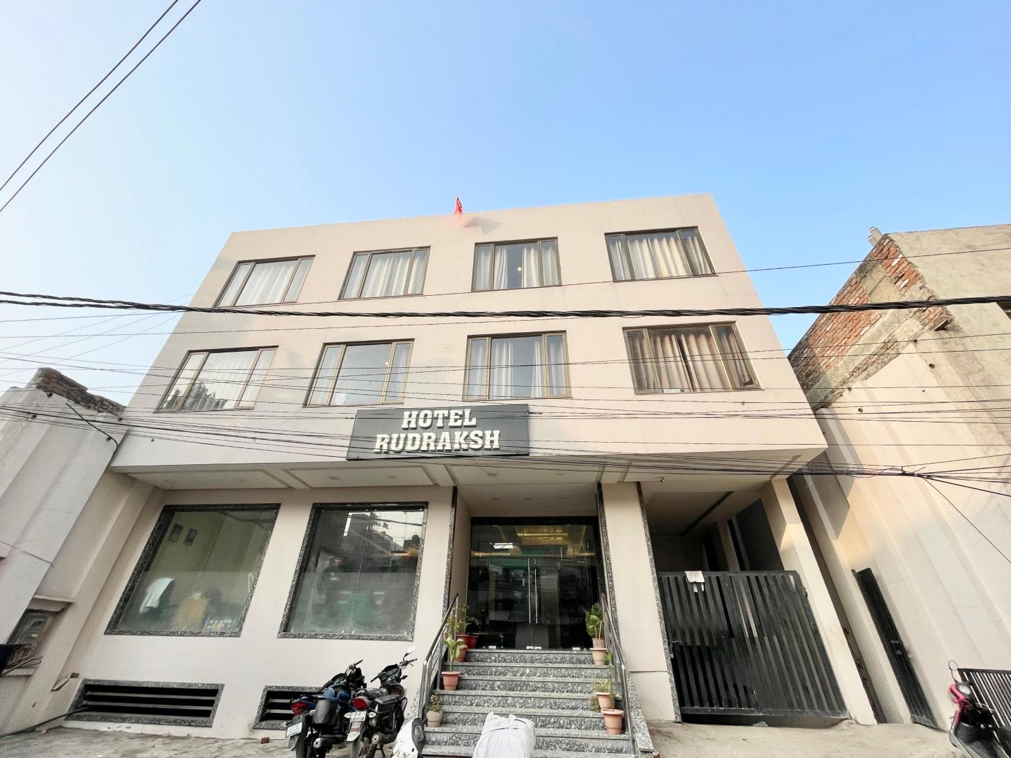 Hotel Rudraksh ! Varanasi !Fully-Air-Conditioned Hotel At Prime Location With Parking Availability, Near Kashi Vishwanath Temple, And Ganga Ghat 2 Exterior photo