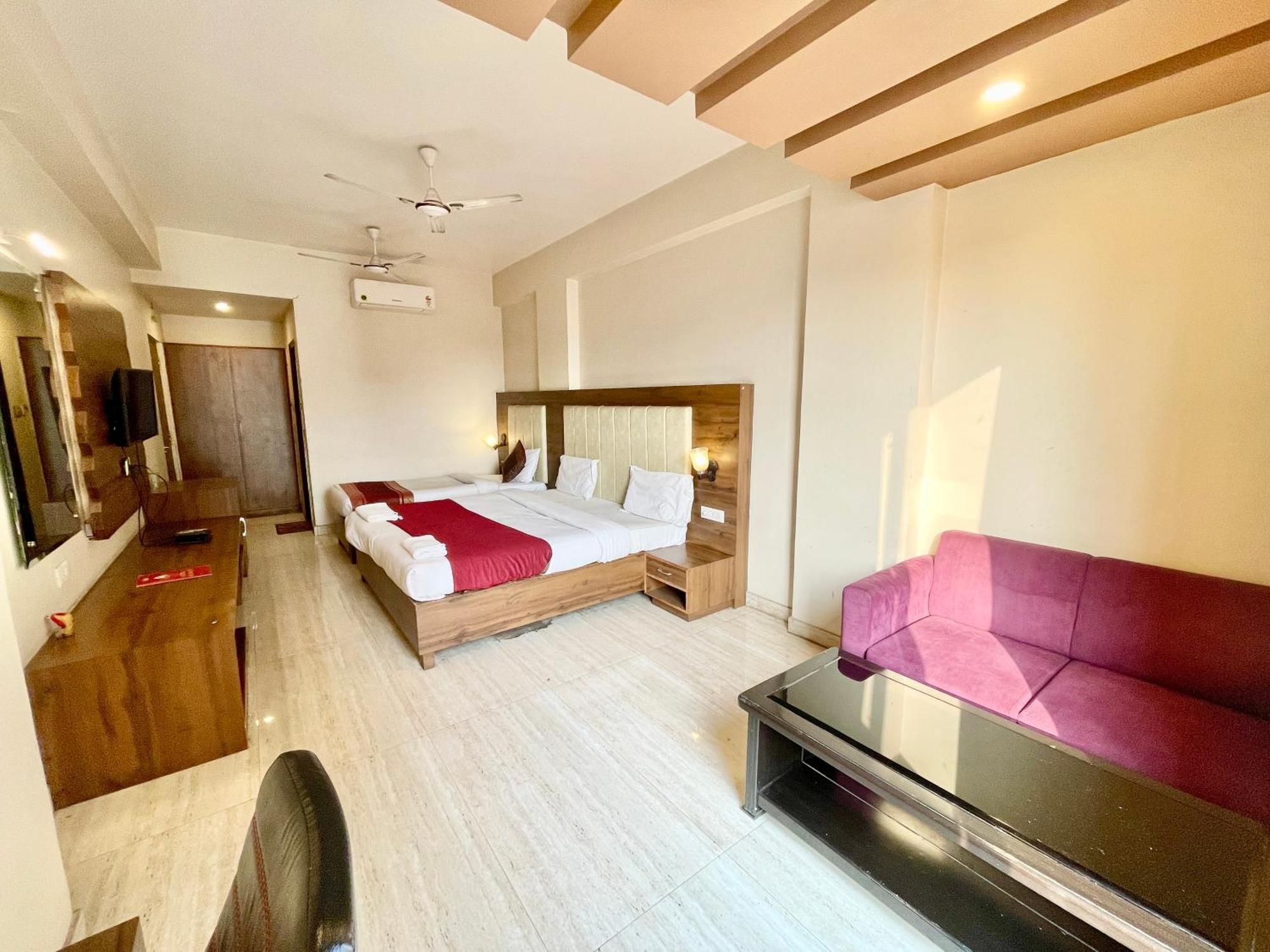 Hotel Rudraksh ! Varanasi !Fully-Air-Conditioned Hotel At Prime Location With Parking Availability, Near Kashi Vishwanath Temple, And Ganga Ghat 2 Exterior photo