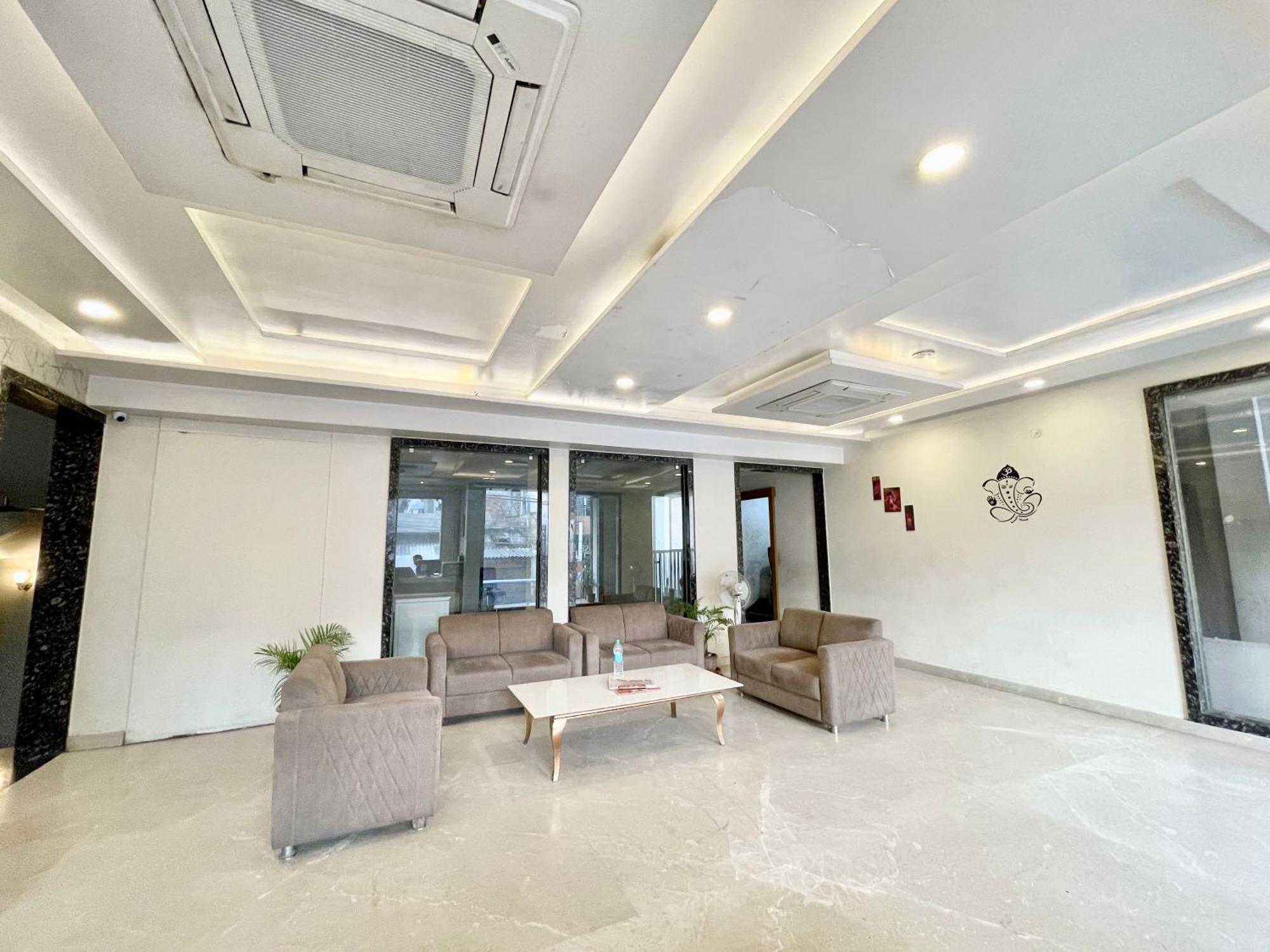 Hotel Rudraksh ! Varanasi !Fully-Air-Conditioned Hotel At Prime Location With Parking Availability, Near Kashi Vishwanath Temple, And Ganga Ghat 2 Exterior photo