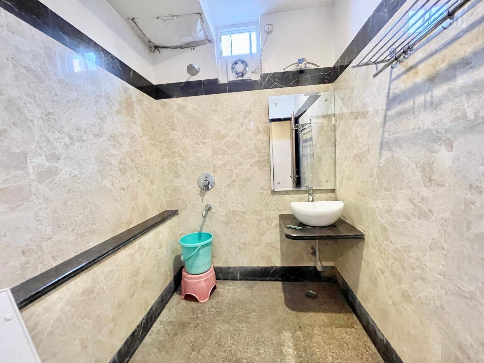 Hotel Rudraksh ! Varanasi !Fully-Air-Conditioned Hotel At Prime Location With Parking Availability, Near Kashi Vishwanath Temple, And Ganga Ghat 2 Exterior photo