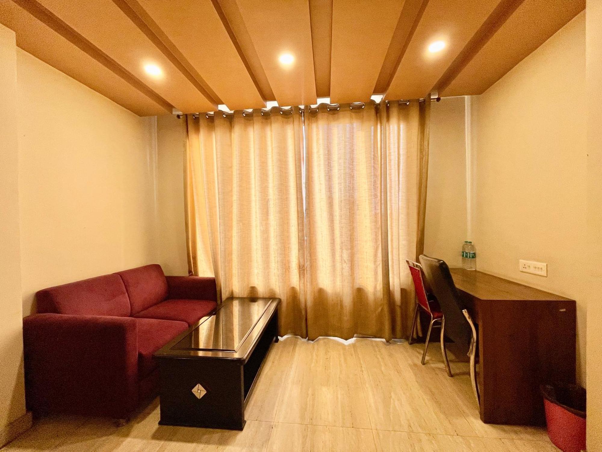 Hotel Rudraksh ! Varanasi !Fully-Air-Conditioned Hotel At Prime Location With Parking Availability, Near Kashi Vishwanath Temple, And Ganga Ghat 2 Exterior photo