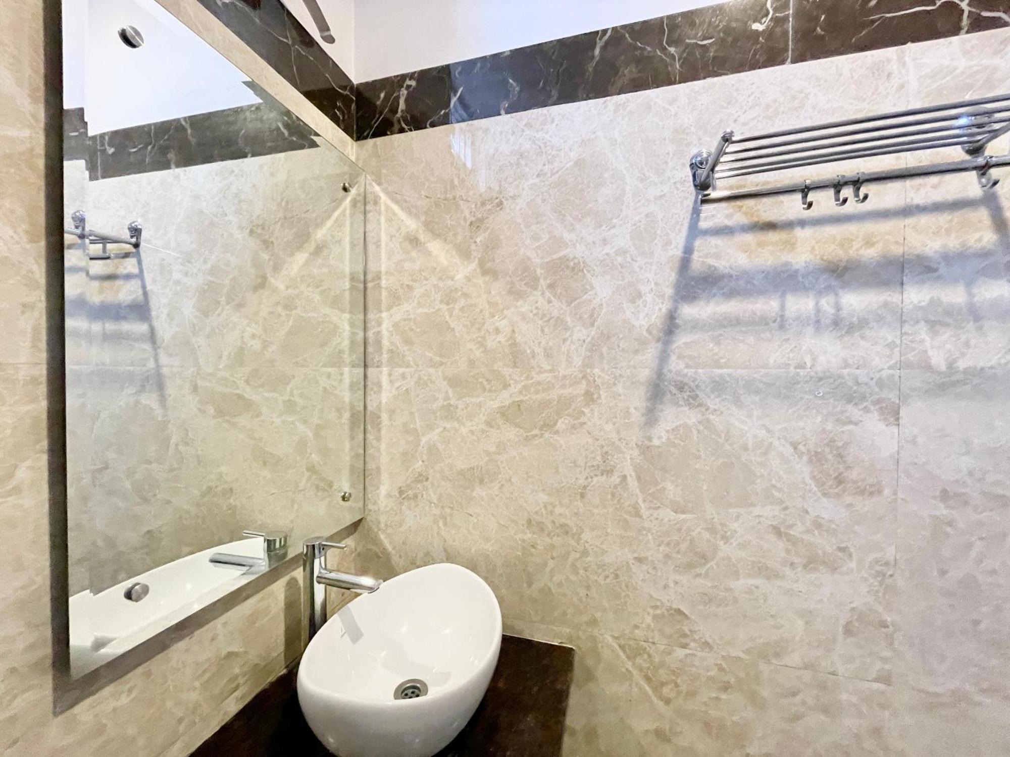 Hotel Rudraksh ! Varanasi !Fully-Air-Conditioned Hotel At Prime Location With Parking Availability, Near Kashi Vishwanath Temple, And Ganga Ghat 2 Exterior photo
