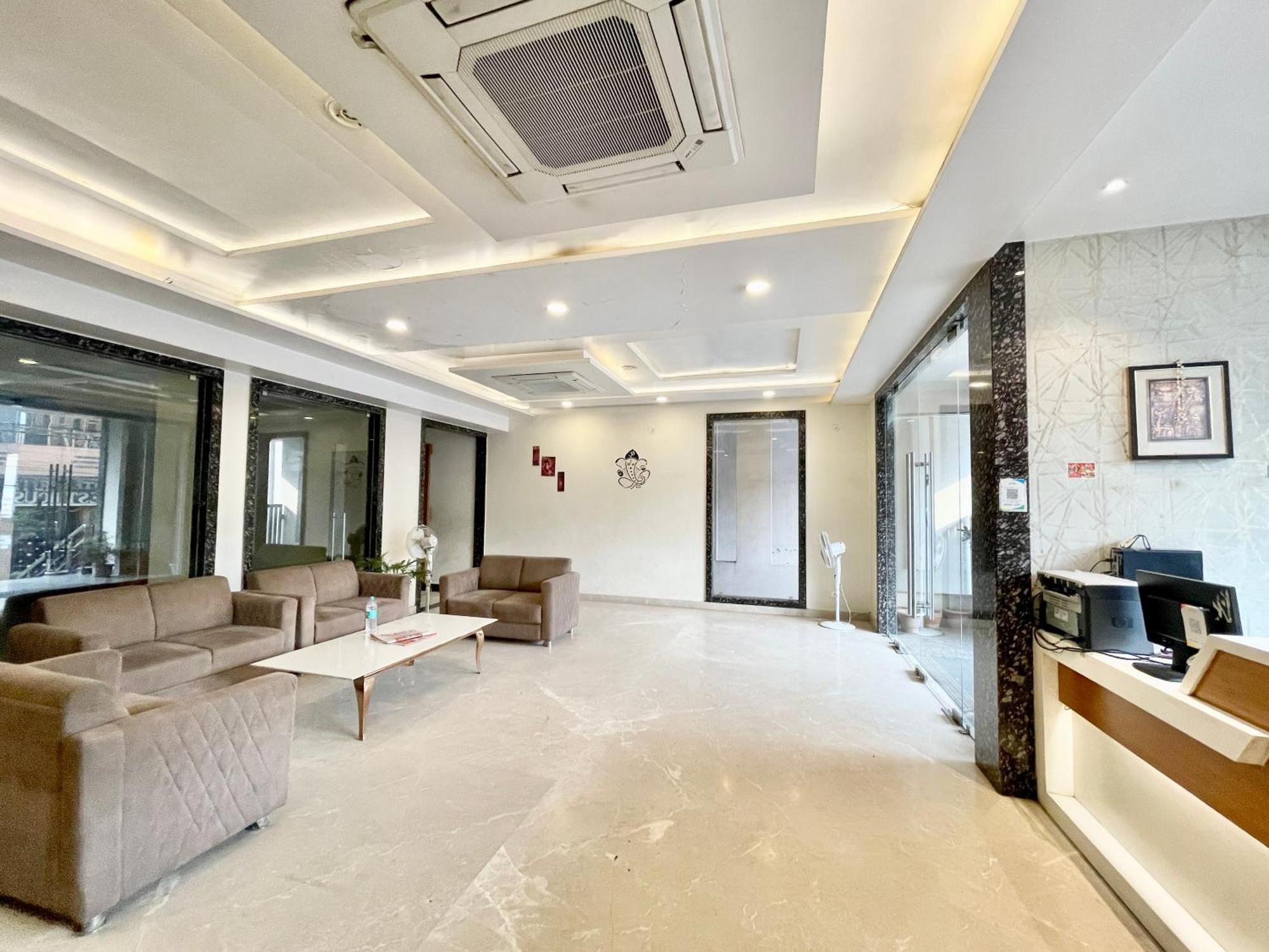 Hotel Rudraksh ! Varanasi !Fully-Air-Conditioned Hotel At Prime Location With Parking Availability, Near Kashi Vishwanath Temple, And Ganga Ghat 2 Exterior photo